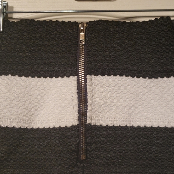 Honey punch black and white stripe skirt - Picture 4 of 6